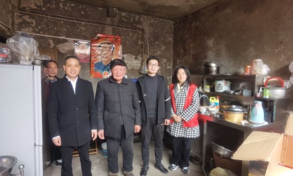 关心留守老人，公益与爱同行