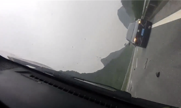 第一视角沉浸式体验高速爆胎：瞬间失控、旋转数圈