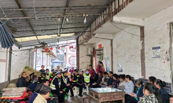 为民办实事 联合多部门解决群众出行难问题