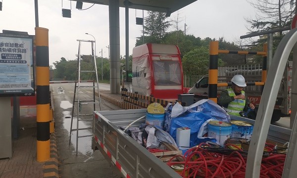 收费站内无施工许可 说理式执法消除“灯下黑”