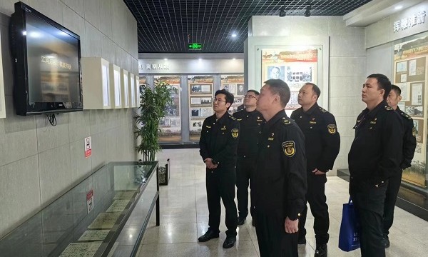 缅怀革命先烈 传承爱国精神