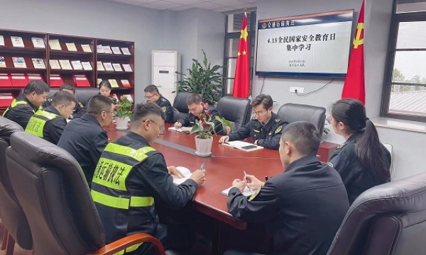 交通执法“四个一”扎实开展“全民国家安全教育日”宣传活动