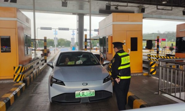 以旅行社接驳乘客为幌子 实为非法营运被查处