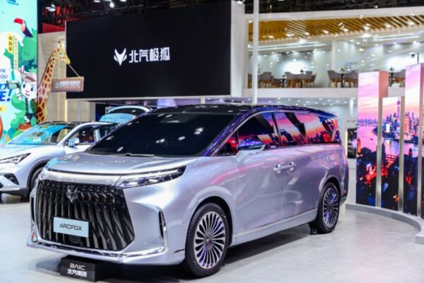 20251121163138994710658